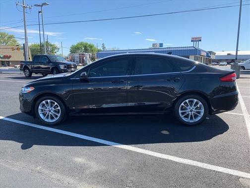 Photo 4 of 26 of 2019 Ford Fusion SE