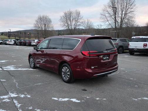2023 Chrysler Pacifica Hybrid Touring L