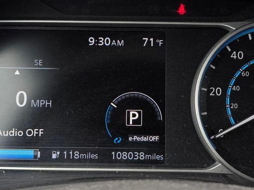 Pearl White 2018 Nissan Leaf SL