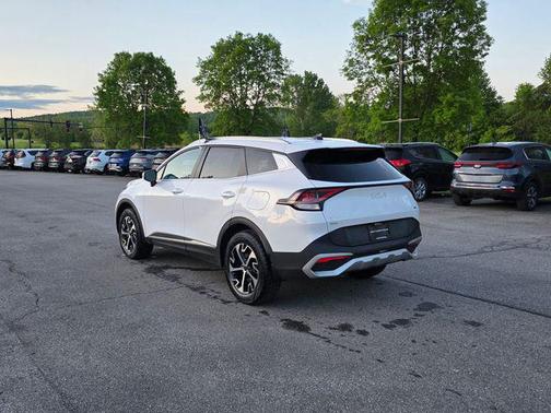Glacial White Pearl 2024 Kia Sportage EX