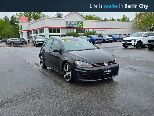 Deep Black Pearl 2017 Volkswagen Golf GTI 2.0T SE 4-Door