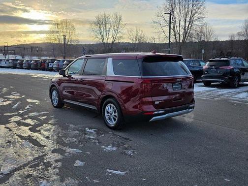 2024 Kia Carnival LX