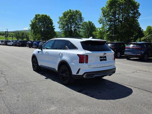 Glacial White Pearl 2021 Kia Sorento SX