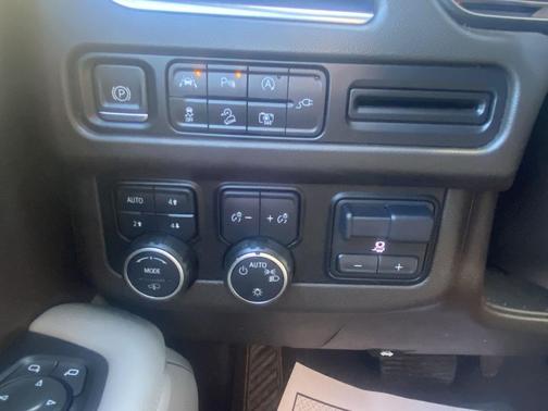 2022 Chevrolet Suburban 4WD Z71