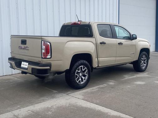 Desert Sand Metallic 2022 GMC Canyon AT4