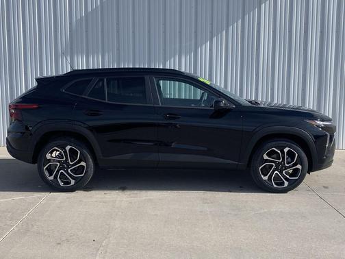 Mosaic Black Metallic 2026 Chevrolet Trax FWD 2RS