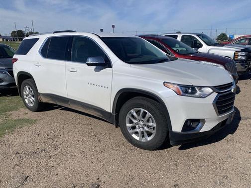 Iridescent Pearl Tricoat 2018 Chevrolet Traverse LT Cloth