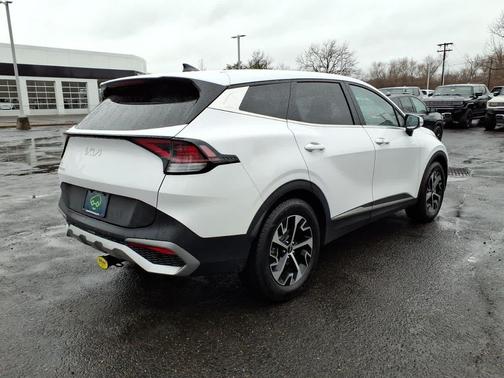 Glacial White Pearl 2023 Kia Sportage EX