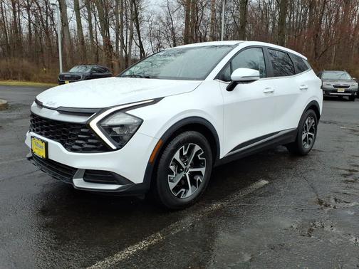 Glacial White Pearl 2023 Kia Sportage EX