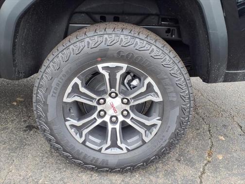 2025 GMC Canyon Base