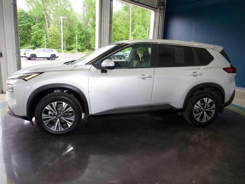 Brilliant Silver Metallic 2022 Nissan Rogue SV