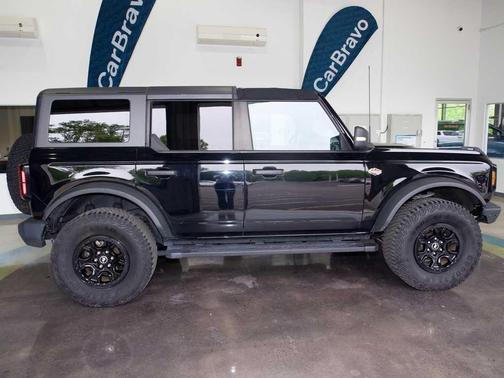 Shadow Black 2023 Ford Bronco Wildtrak
