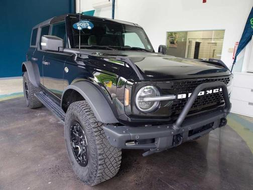 Shadow Black 2023 Ford Bronco Wildtrak