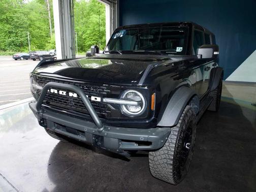 Shadow Black 2023 Ford Bronco Wildtrak