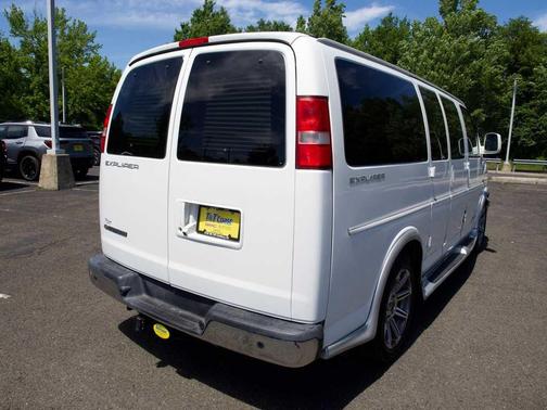 Summit White 2017 Chevrolet Express 2500 Work Van