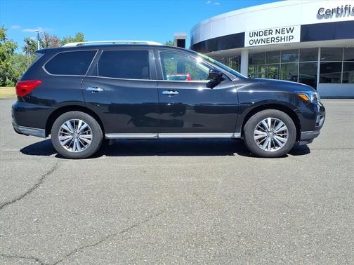 2019 Nissan Pathfinder SL
