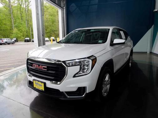 Summit White 2023 GMC Terrain SLE
