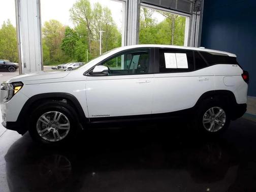 Summit White 2023 GMC Terrain SLE