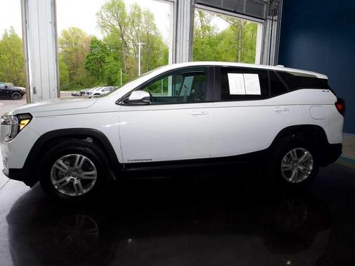 Summit White 2023 GMC Terrain SLE