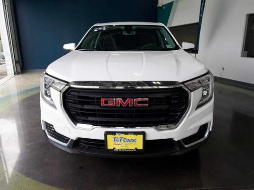 Summit White 2023 GMC Terrain SLE