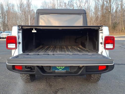 2022 Jeep Gladiator Sport