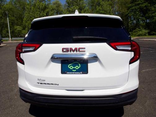 Summit White 2024 GMC Terrain SLE