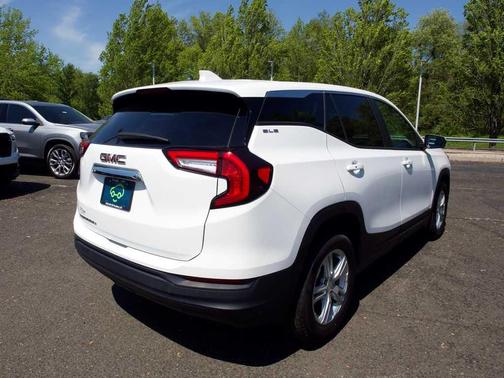 Summit White 2024 GMC Terrain SLE