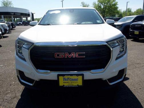 Summit White 2024 GMC Terrain SLE
