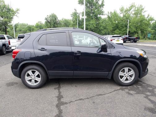 Midnight Blue Metallic 2021 Chevrolet Trax LT