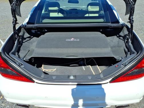 Diamond White Metallic 2011 Mercedes-Benz SL-Class SL 550