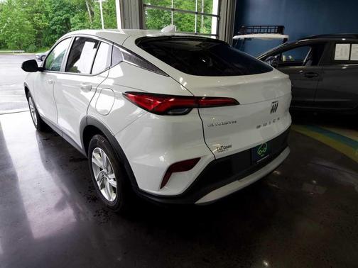 Summit White 2025 Buick Envista Preferred FWD