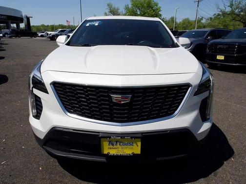Crystal White Tricoat 2022 Cadillac XT4 Luxury