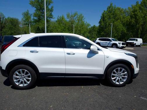 Crystal White Tricoat 2022 Cadillac XT4 Luxury