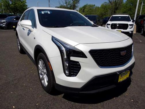 Crystal White Tricoat 2022 Cadillac XT4 Luxury