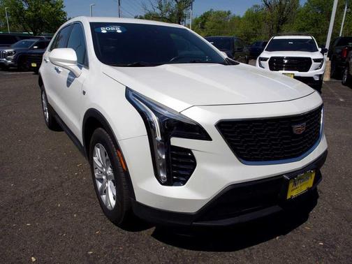 Crystal White Tricoat 2022 Cadillac XT4 Luxury