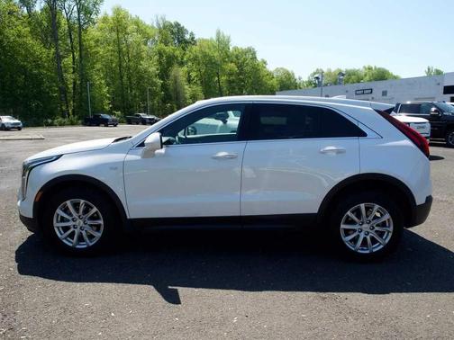 Crystal White Tricoat 2022 Cadillac XT4 Luxury