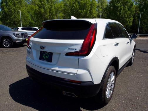 Crystal White Tricoat 2022 Cadillac XT4 Luxury