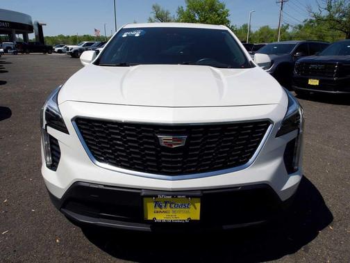 Crystal White Tricoat 2022 Cadillac XT4 Luxury