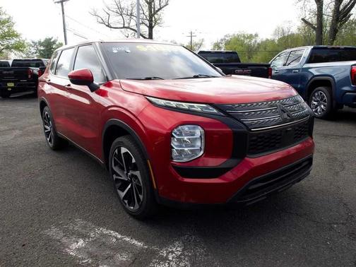 Red Diamond 2022 Mitsubishi Outlander ES 2.5 S-AWC