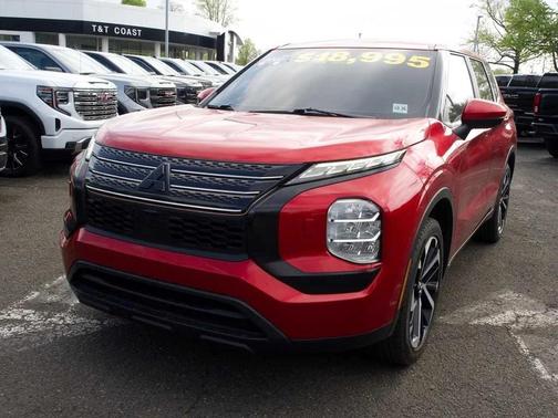 Red Diamond 2022 Mitsubishi Outlander ES 2.5 S-AWC