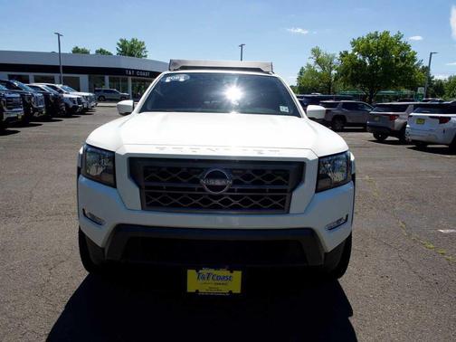 Glacier White 2022 Nissan Frontier SV