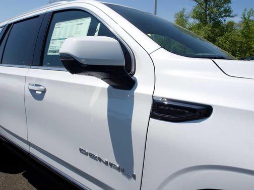 Glacier White Tricoat 2026 GMC Yukon Denali Ultimate