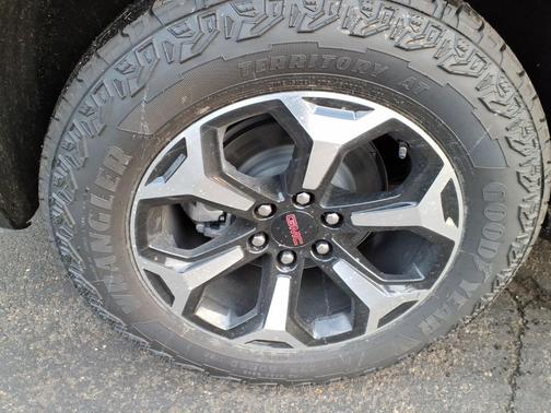 2026 GMC Yukon 4WD AT4