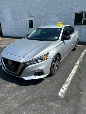 Brilliant Silver Metallic 2022 Nissan Altima SR FWD