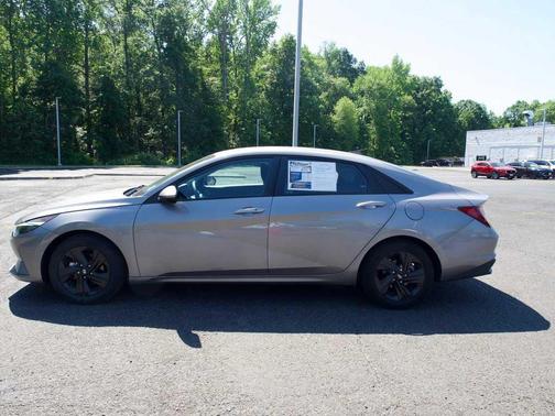 Fluid Metal 2023 Hyundai ELANTRA SEL