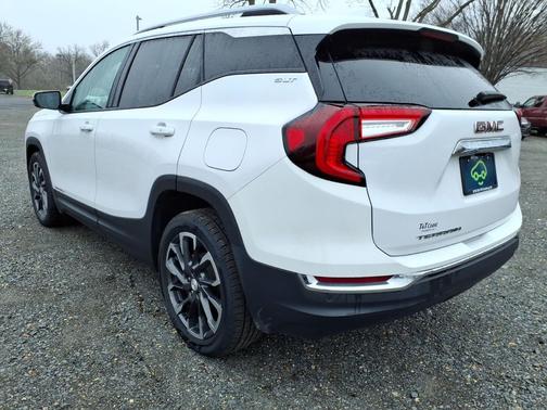 Summit White 2022 GMC Terrain SLT