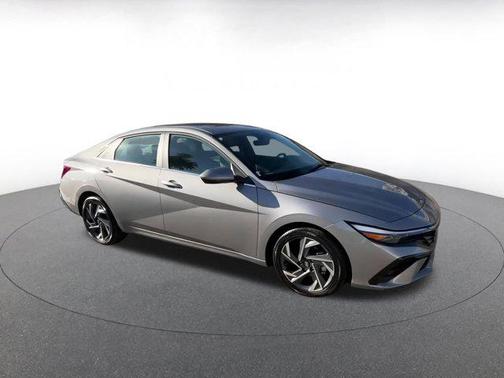 2025 Hyundai ELANTRA SEL
