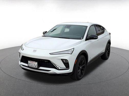 Summit White 2025 Buick Envista Sport Touring FWD