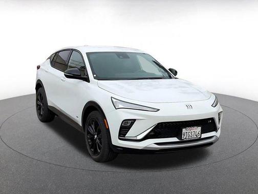 Summit White 2025 Buick Envista Sport Touring FWD