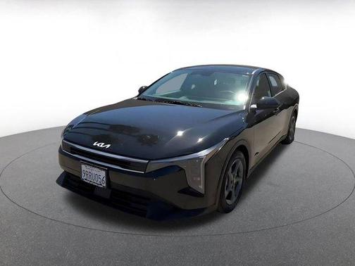 Aurora Black Pearl 2025 Kia K4 LXS